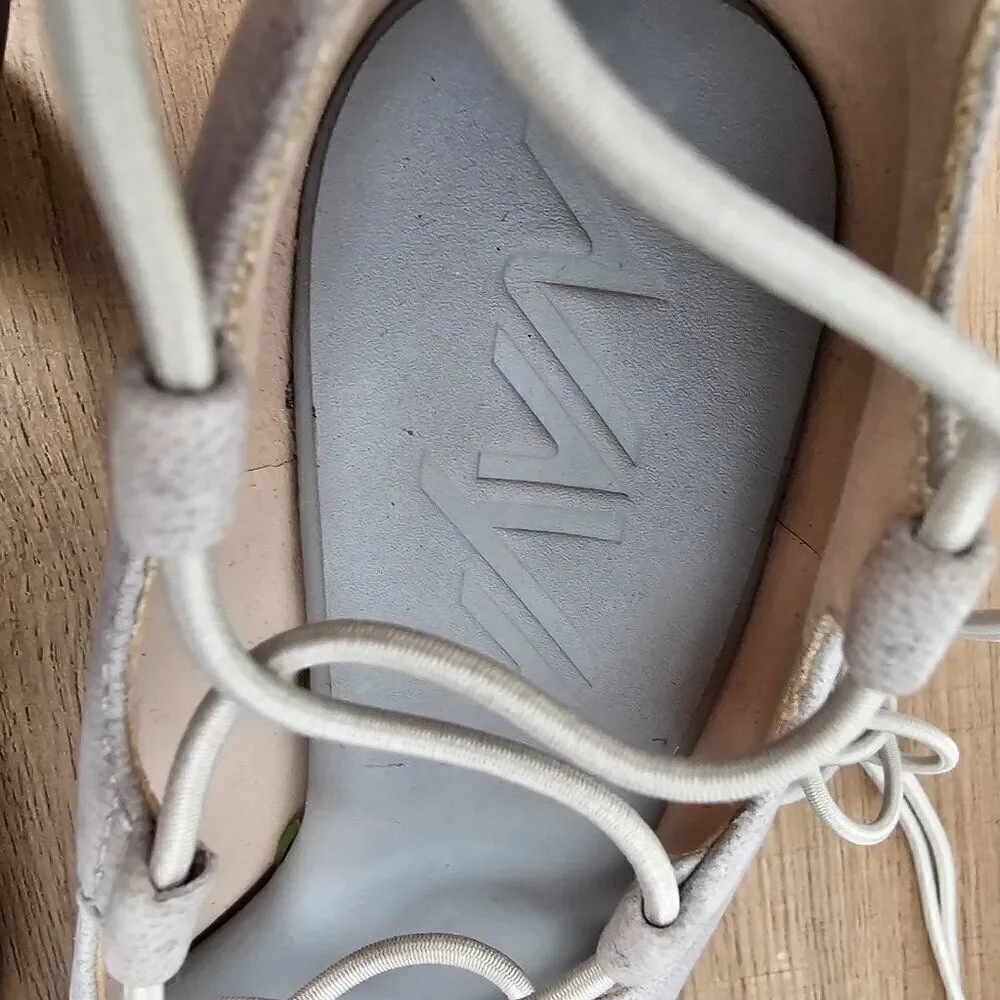 NEVER WORN NAYA POINTY LACED KITTEN HEELS SHOES GREY NUBUCK LEATHER SIZE 6 WOMEN